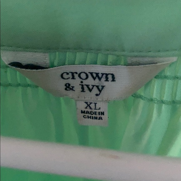 Crown & Ivy Top - Picture 3 of 3